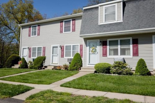 212 Brentwood Dr, Wallingford, CT 06492-4352