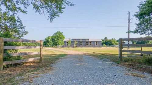 7696 County Road 333, Plantersville, TX 77363