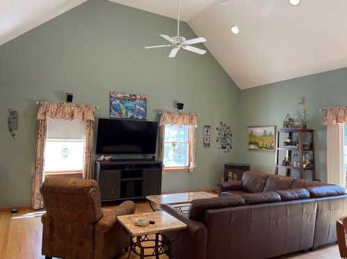176 Valley Stream St, Islip Terrace, NY 11752-1320