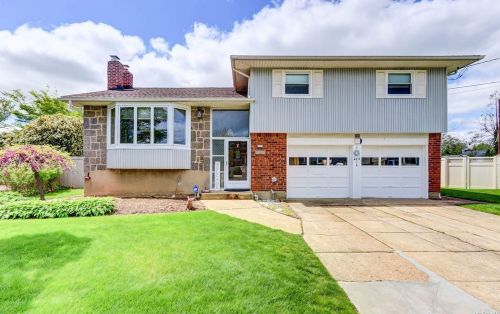 929 Lawrence Ct, North Bellmore, NY 11710-1057