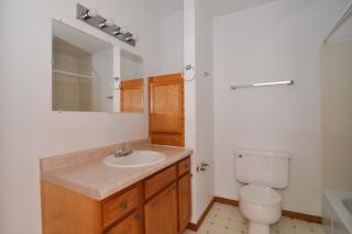 2720 Johnson Ave, Cedar Rapids IA  52405-4678 exterior