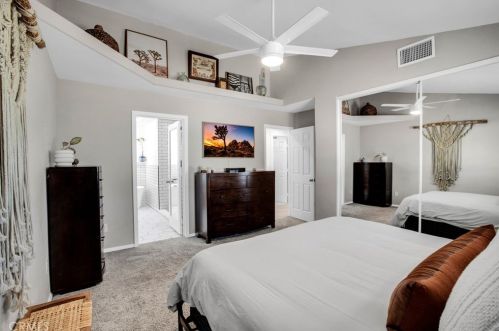 7645 Victoria Ave, Yucca Valley CA  92284-6152 exterior