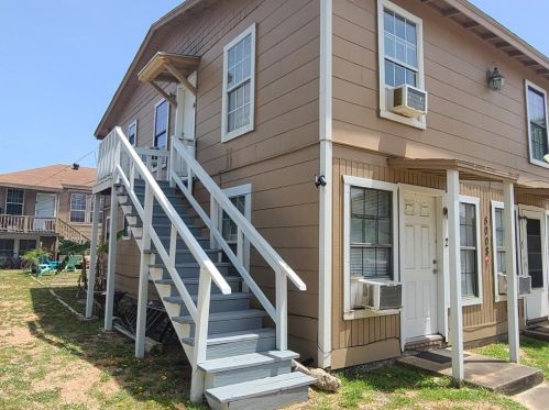 5008 Avenue, Galveston, TX 77551-4831