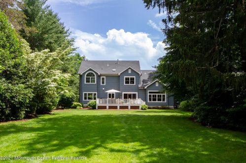 32 Carriage House Ln, Little Silver NJ  07739-1729 exterior