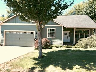 169 Shoreview Dr, Kelso, WA 98626-1765