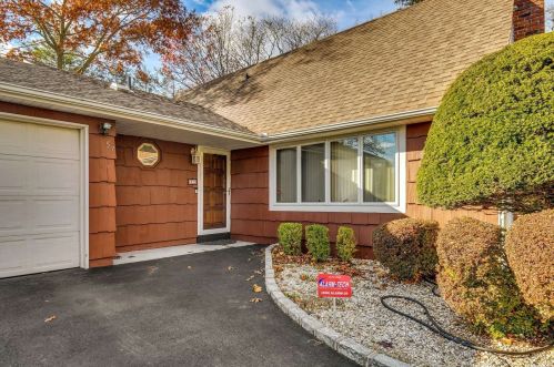 57 Arcadia Dr, Huntington Station, NY 11746-6935
