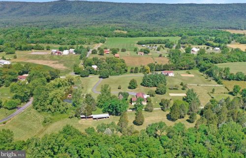 2204 Brook Creek Rd, Toms Brook VA  22660-2544 exterior