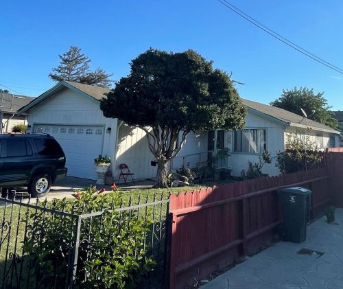 71 Alvarado St, Hollister, CA 95023-4024