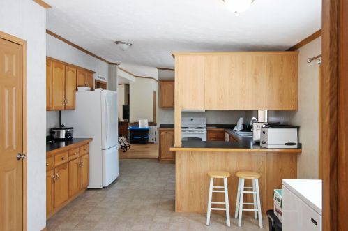 2 Elcona Dr, Keene NH  03431-5706 exterior