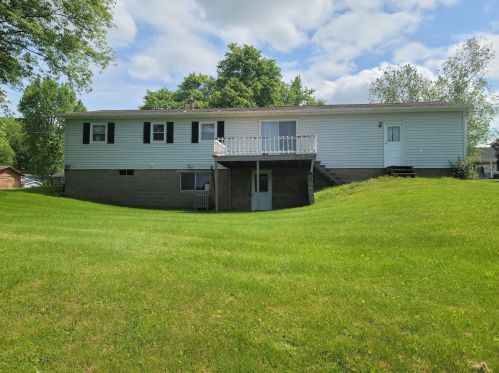 325 Mohican Dr, Crooksville OH  43731-9729 exterior