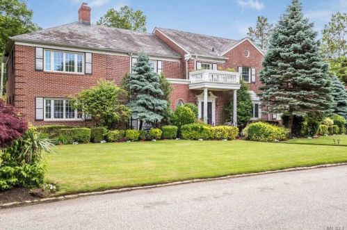 19 Copperbeech Ln, Meadowmere Park, NY 11559-2605