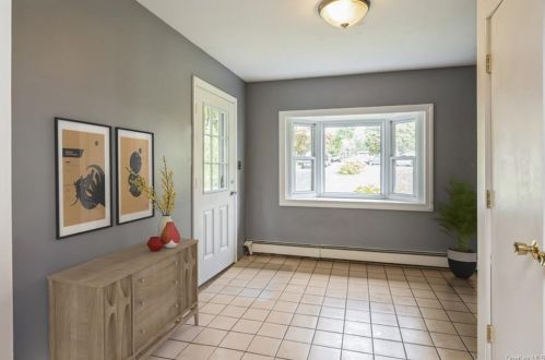 15 Maple Ct, Rye Brook, NY 10573-1919