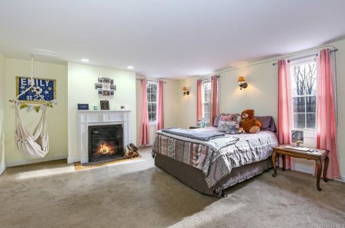 221 Oscawana Lake Rd, Tompkins Corners NY  10579-2600 exterior