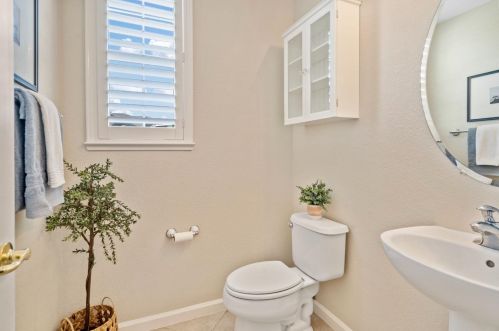 3909 Edgeview Ct, Modesto CA  95355-7318 exterior