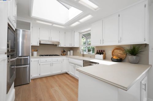 18327 Joseph Dr, Hayward CA  94546-2203 exterior