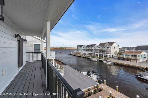 1217 Niihau Dr, Lacey NJ  08731-4702 exterior