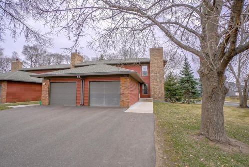 524 Hunter Hill Rd, Hudson, WI 54016-1884