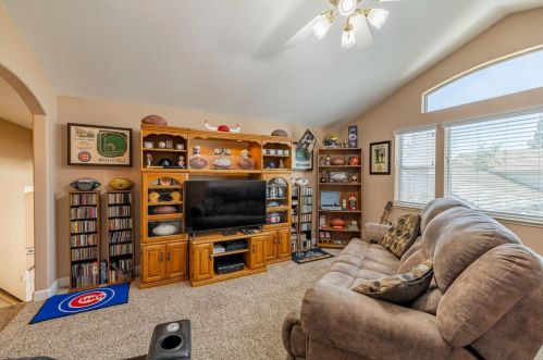 8686 White Peacock Way, Elk Grove CA  95624-3701 exterior