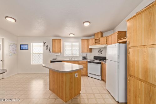 4987 Riv Vly Loop, Tucson AZ 85705-4857 exterior