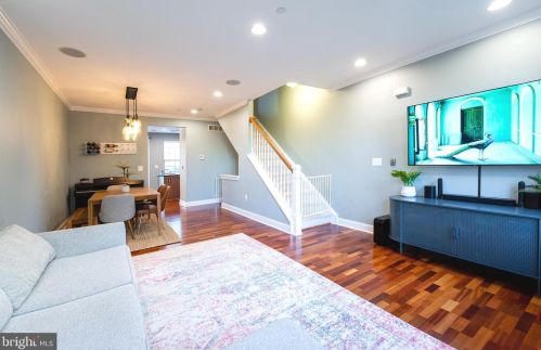 204 Admirals Way, Philadelphia PA  19146-5212 exterior