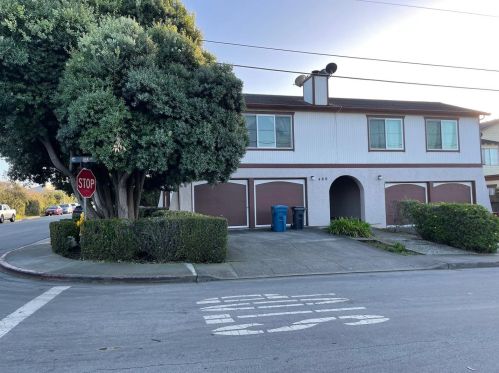 480 Oak Ave, Princeton By The Sea, CA 94019-1641