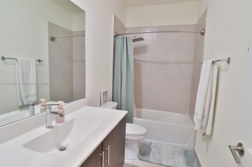 15832 91st Ct, Hialeah FL  33018-1951 exterior