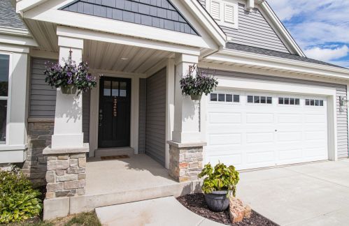 2760 Oakmont Dr, East Troy, WI 53120-2037