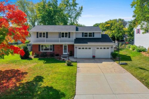 330 Longview Ave, Green Bay, WI 54301-1036