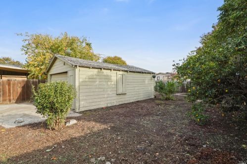 2008 84th Ave, Oakland CA  94621-1711 exterior