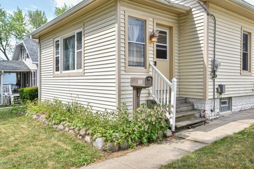860 Perkins Ave, Waukesha, WI 53186-5246
