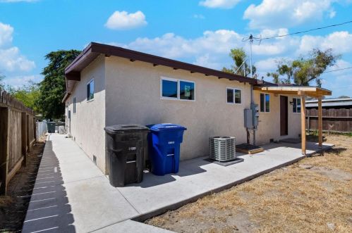 2720 Sparks Way, Modesto CA  95350-1744 exterior