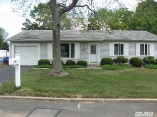 224 Glen Summer Rd, Holbrook, NY 11741-5025