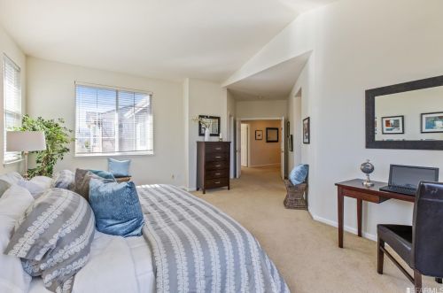 600 Landmark Ln, Redwood City CA  94065-2888 exterior