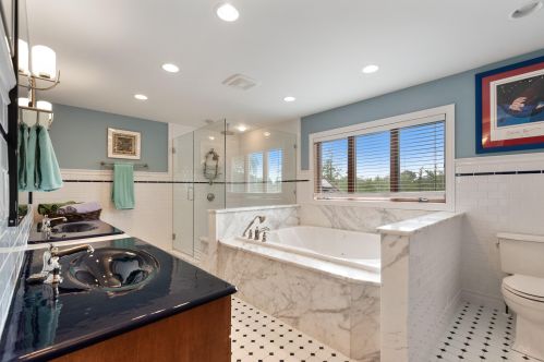 1016 Wallace Lake Rd, West Bend WI  53090-8943 exterior