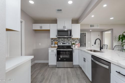 9409 4th Ave, Phoenix AZ  85021-2410 exterior