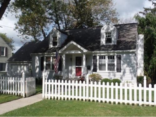 820 Verna Dr, Vestal, NY 13850-1343