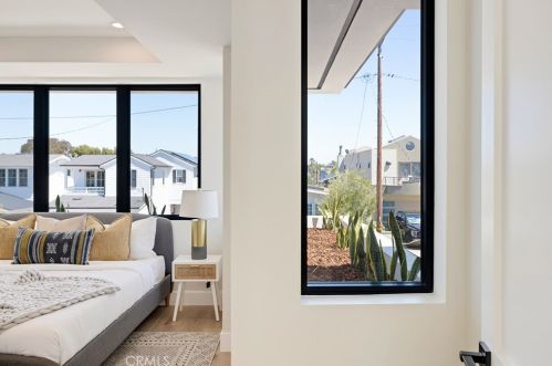 1813 Walnut Ave, Manhattan Beach CA  90266-5018 exterior