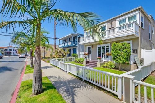 207 Park Ave, Long Beach, CA 90803-1748