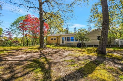 11 Rambling Rd, Northport NY  11768-2315 exterior