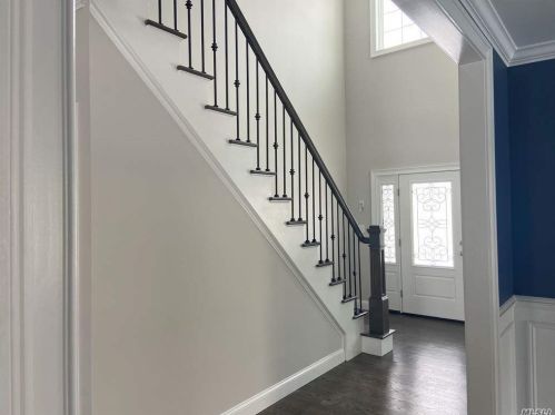 2139 Rosemont St, North Bellmore, NY 11710-1120