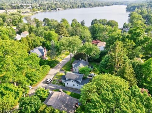 25 Grandview Ln, West Milford NJ  07480-1424 exterior