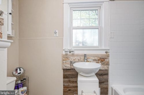 2402 Lexington Ave, Camden NJ  08110-1942 exterior