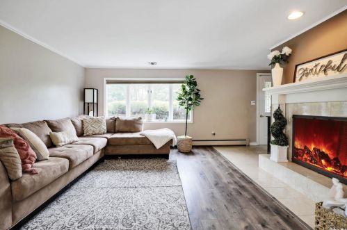 6 Hayuta Ct, Holtsville NY  11742-1206 exterior