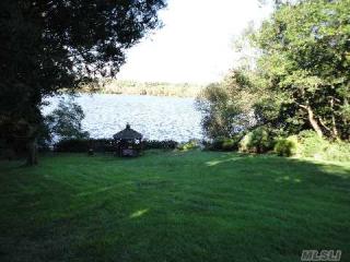 1100 Marratooka Ln, Mattituck, NY 11952-3504