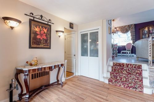 47 Myson St, West Islip NY  11795-2703 exterior