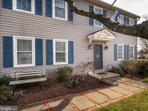 12827 Fantasia Dr, Herndon, VA 20170-2944