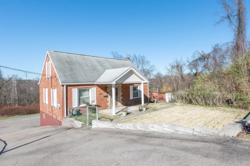 2765 Glenny Ln, Pittsburgh, PA 15122-3544
