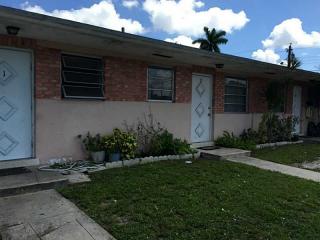 302 21st St, Hialeah, FL 33010-2738