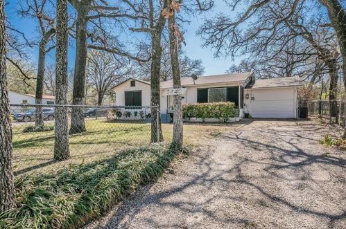 3440 Baylor St, Fort Worth, TX 76119-3428