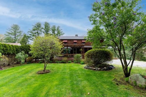 63 Red Oak Hill Rd, Farmington CT  06032-2201 exterior